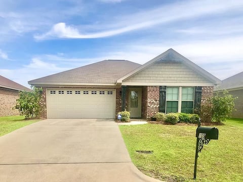 Peaceful 3BR/2BA Hidden Lake Home Near ACOM w/WiFi