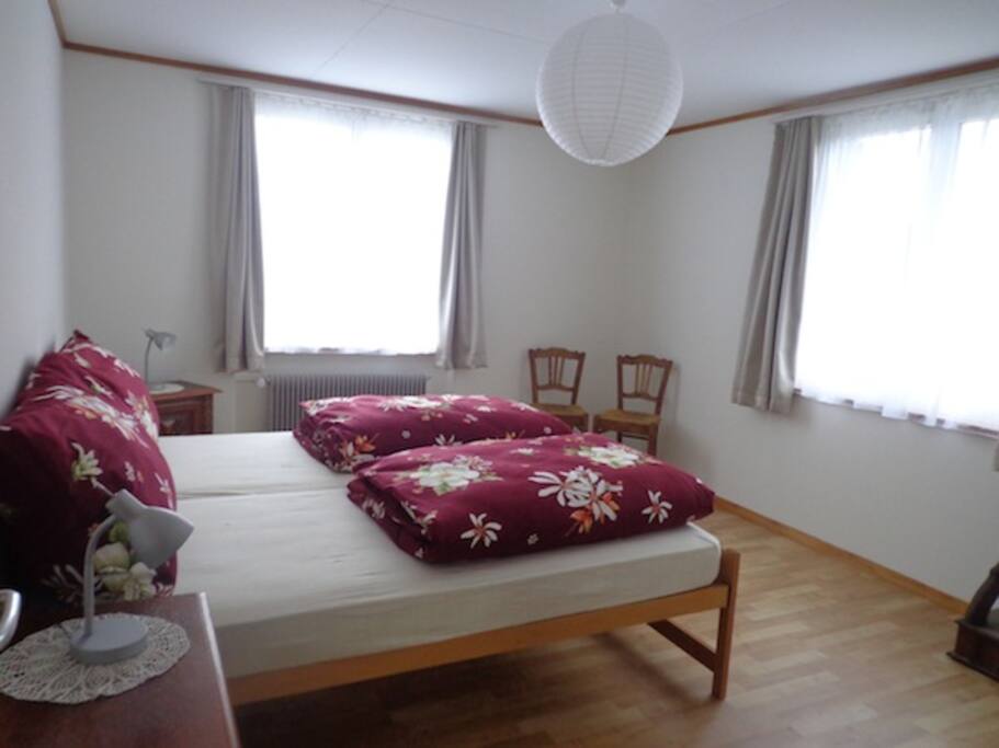 Grosses Schlafzimmer - Grande chambre à coucher - Large bedroom