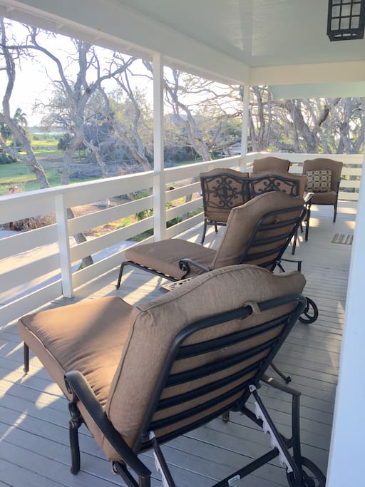 Comfortable patio seating to lounge and enjoy the sunset views over the intercoastal on the westward corner. Many days you can hear the crash of the ocean waves. Great place for an afternoon nap or morning coffee.