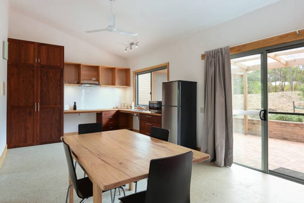 open plan dining/ kitchen