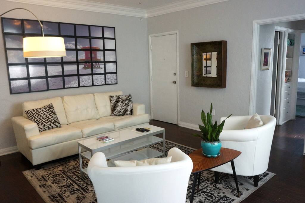 Large Living room with pull-out sleeper queen size sofa bed