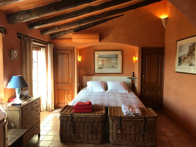 Beautiful old country house in catalan village gallery image 4