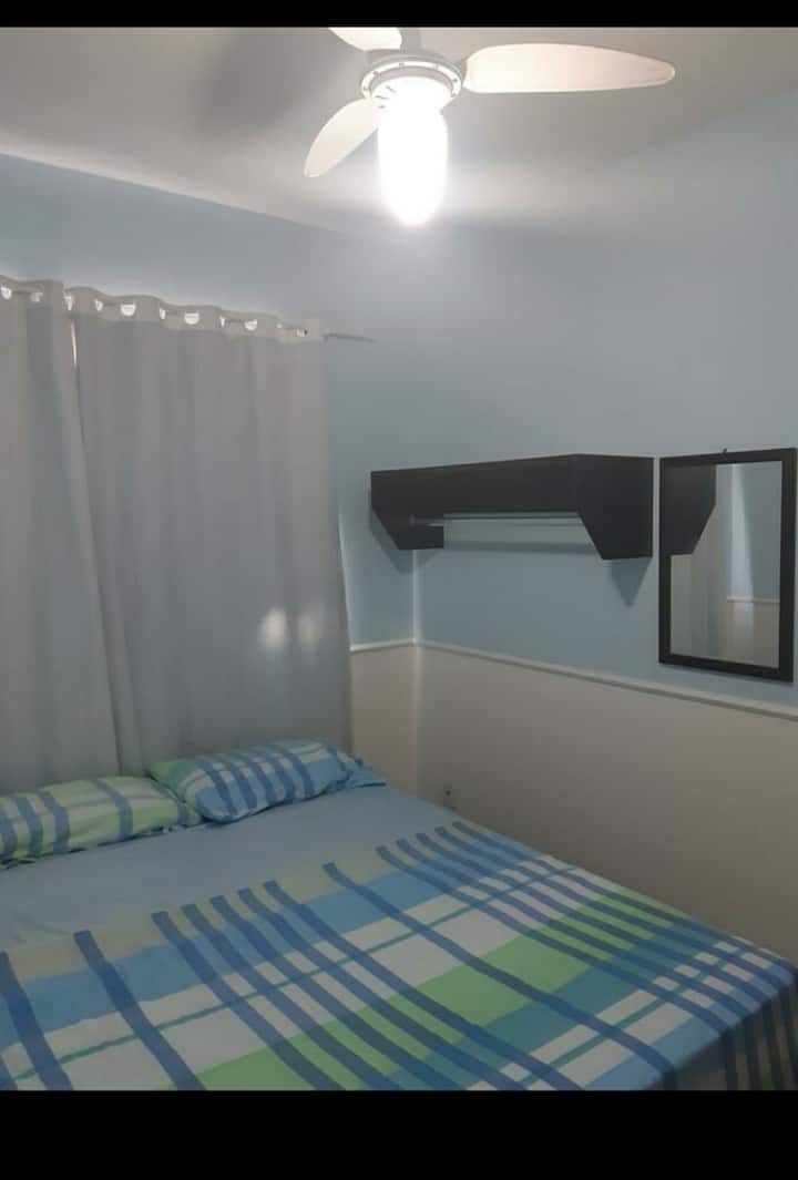 楼上的卧室，共用卫生间 