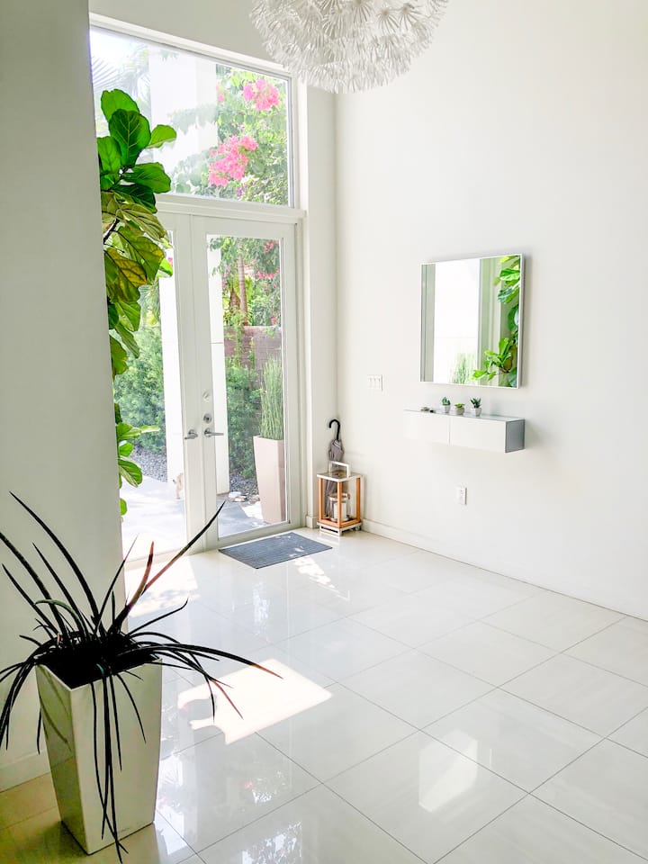 Private Room/bathroom In Modern House With Pool - Miami, FL