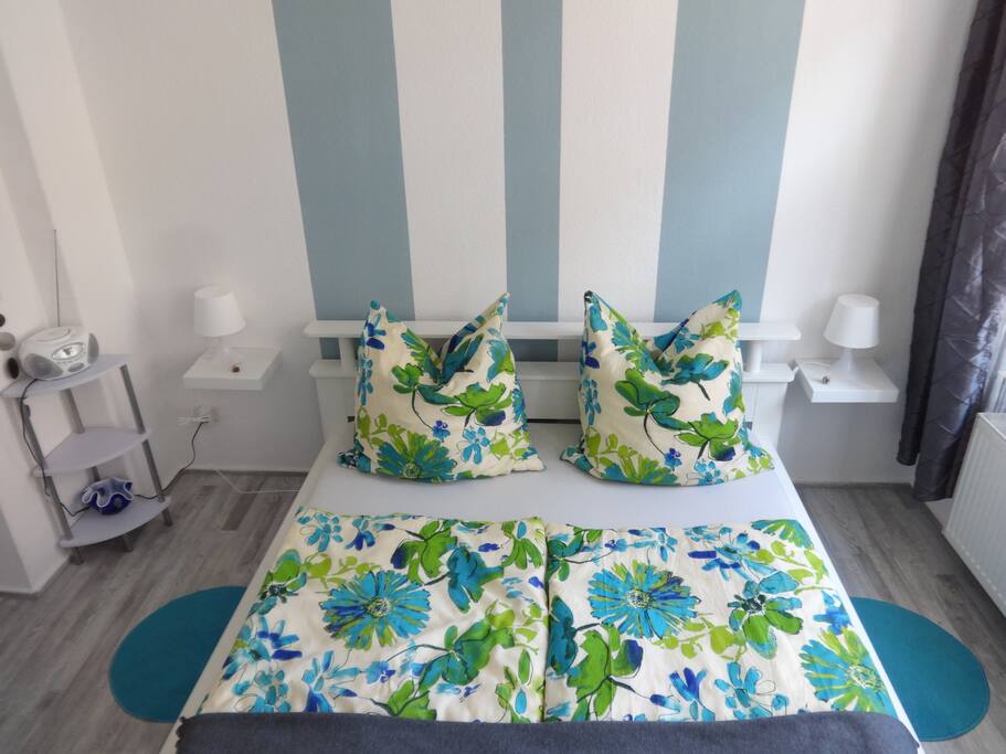 gemütliches Doppelbett