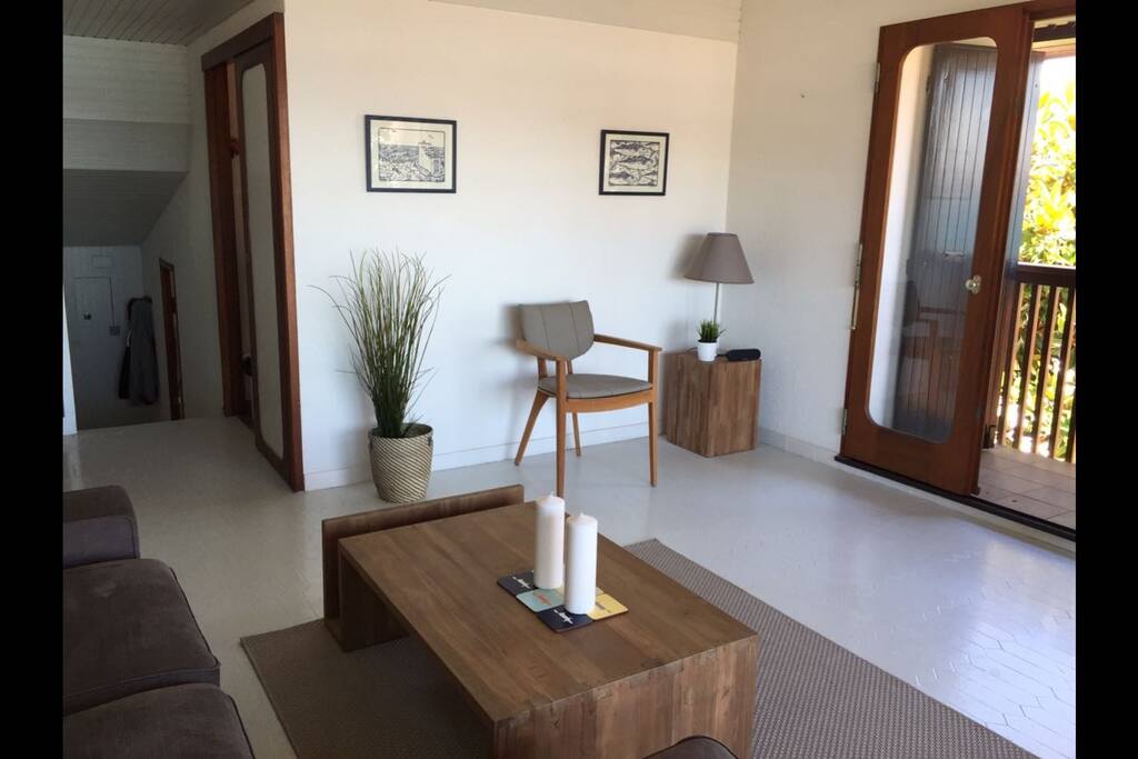 Lounge and view of second balcony.