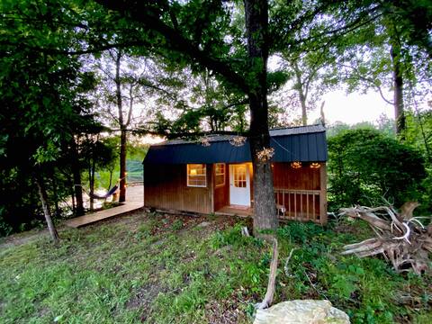 Quiet tiny cabin on private lake