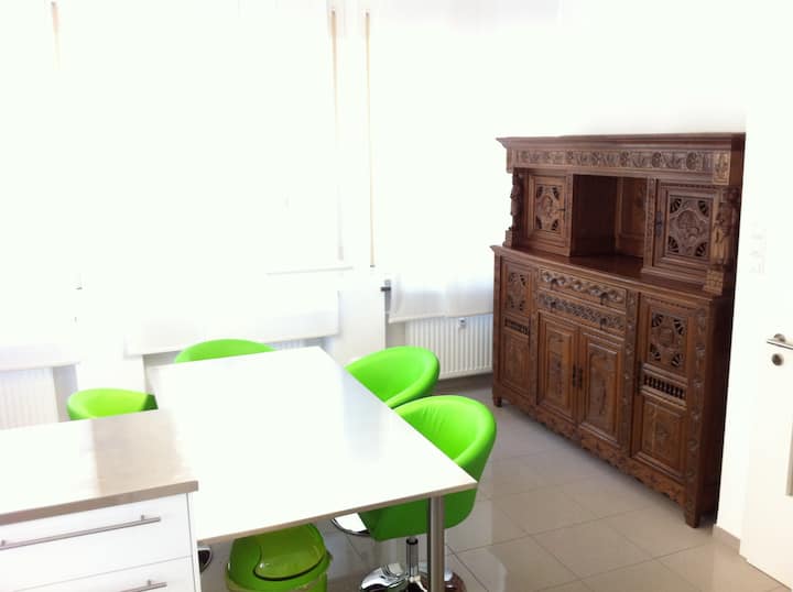 هنا يمكنك العمل وتناول الطعام