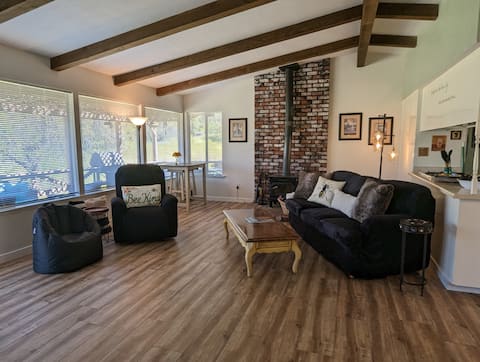Top performing Airbnb: New! The Gathering Place 3bed/2bath in Three Rivers