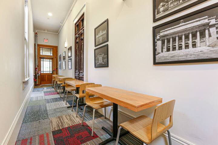 Stay at the Nitey Nite Inn! gallery image 4