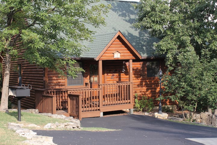 Luxury Cabin - Fireplace - Pool - Indoor / Outdoor