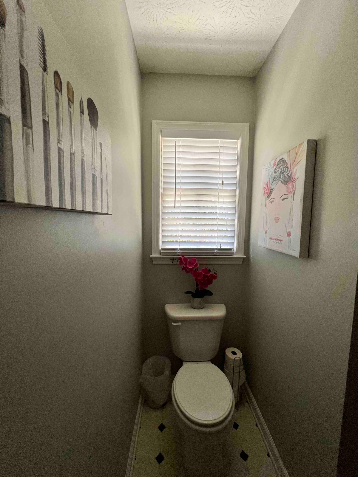 Sharp Cape Cod 4 beds, 2 Bath w/finished basement