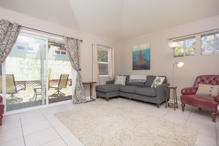 West Santa Cruz Clean Cozy Cottage