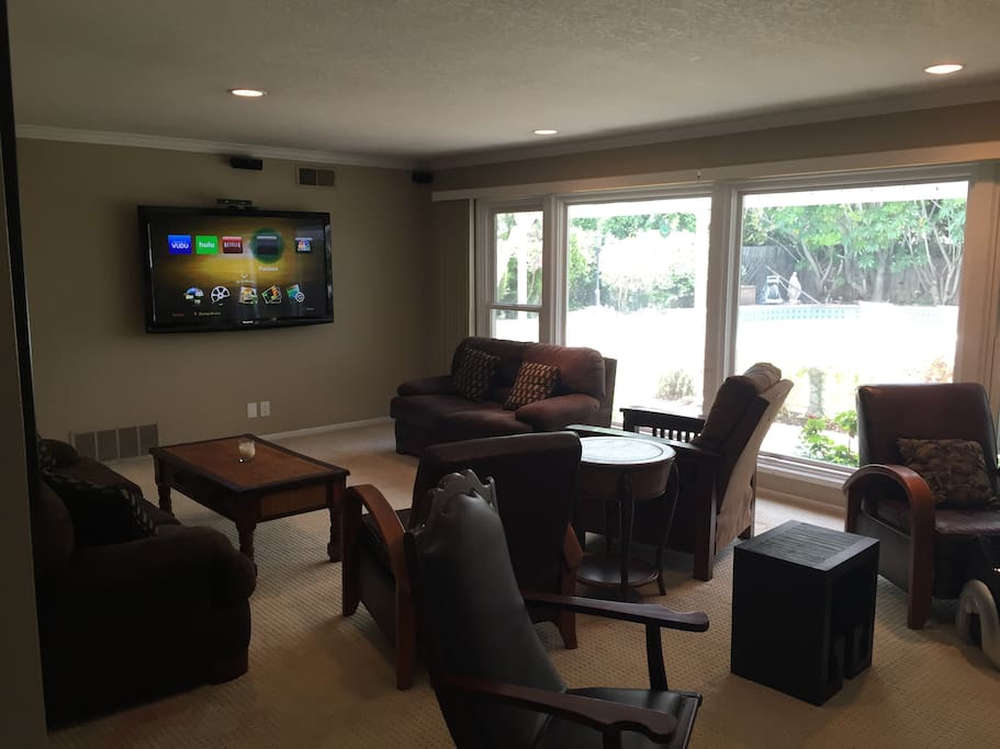 Living room with seating for 7