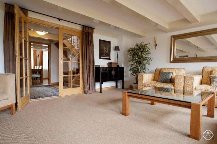 Luxury apartment. Prime location