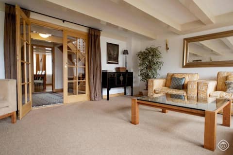 Luxury apartment. Prime location