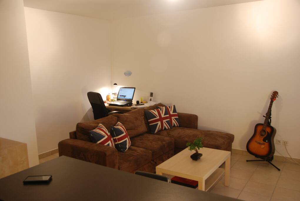 Coin bureau dans le salon.