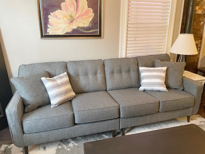 غرفة معيشة في الطابق الثاني