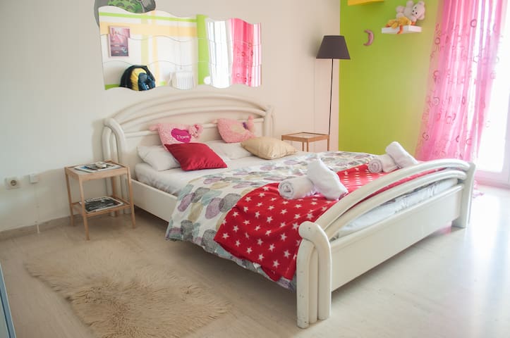 Olive room: Private room 10min walk to Acropolis