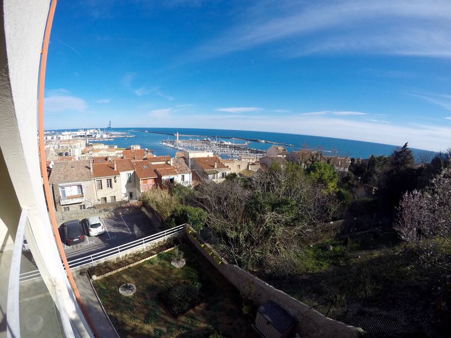 Terrasse avec vue imprenable sur le port