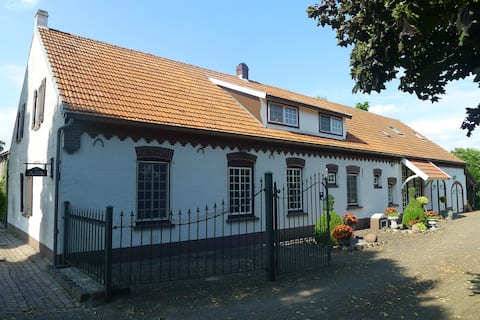 De Kleine Wijngaard, rural and quiet location.