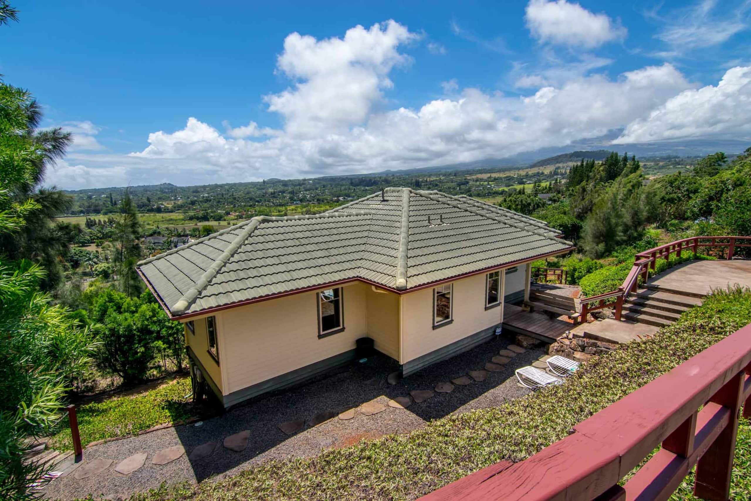 Home in Haiku-Pauwela · ★4.91 · 2 bedrooms · 3 beds · 1 bath - Photo 5