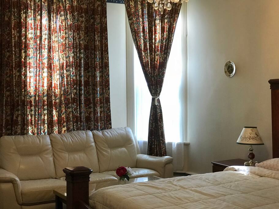Private bedroom (Room 103)