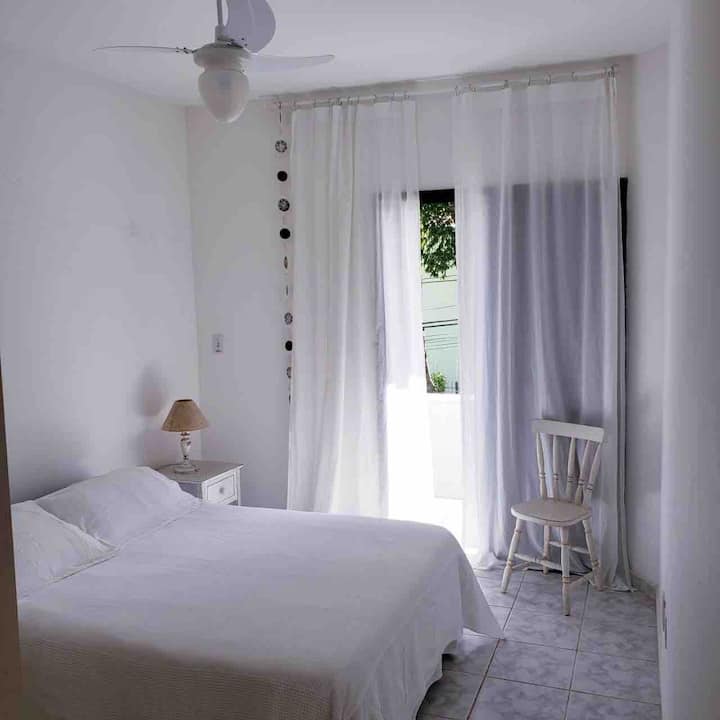 Chumba kilicho na roshani