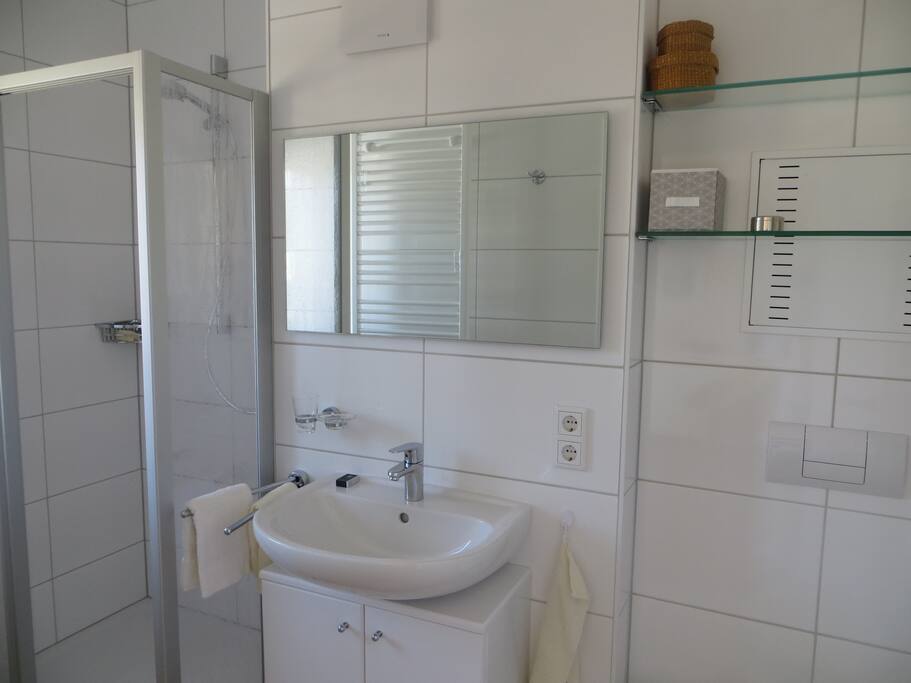 neues Duschbad mit Fenster