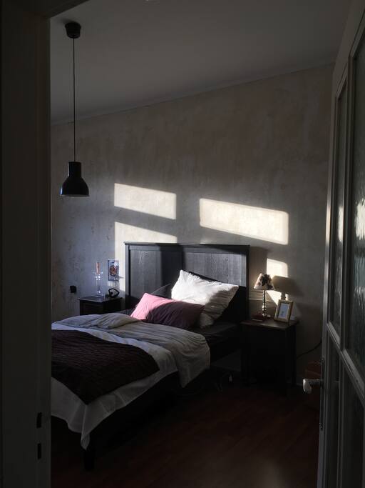Sicht durch die Tür, ins Schlafzimmer.