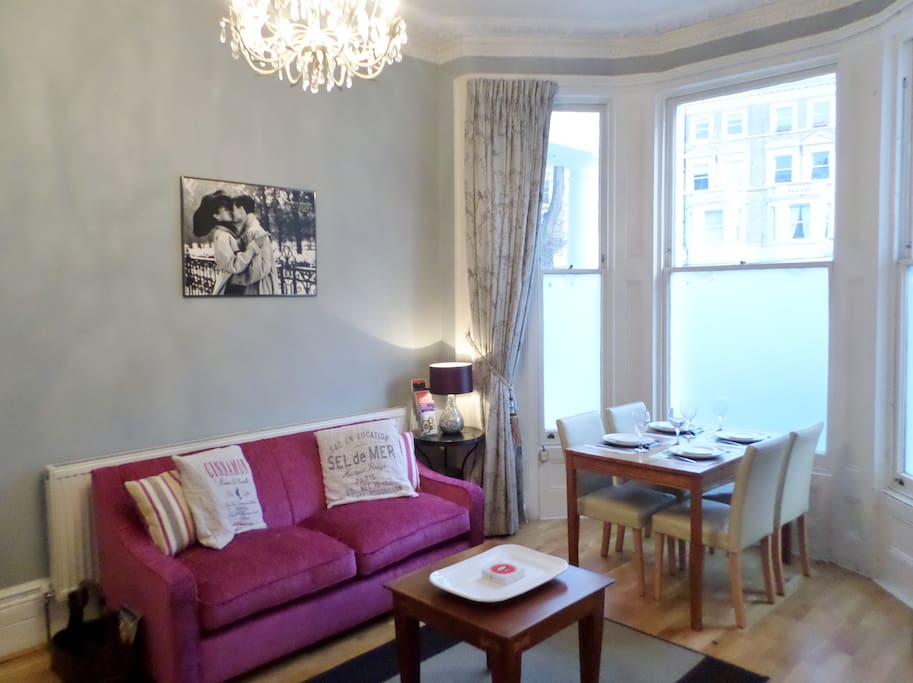 Living and dining area (View 1)