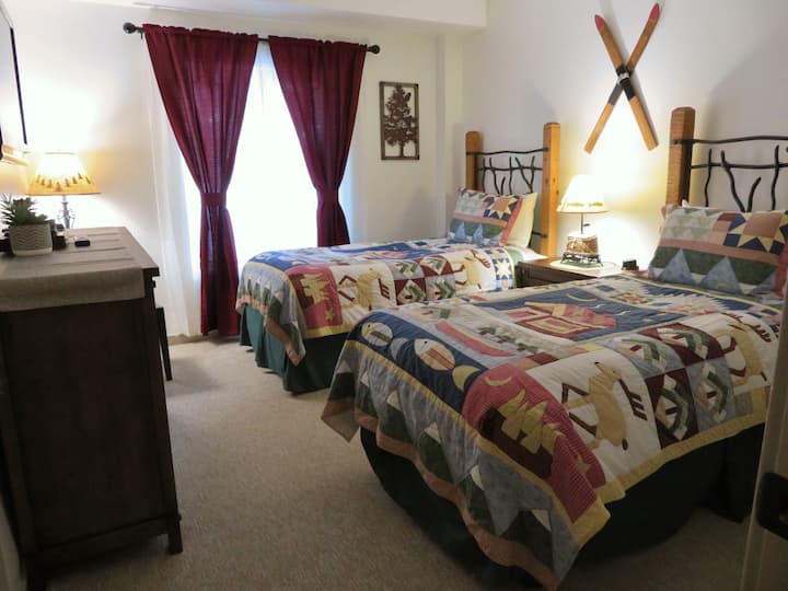 Second BR - 2 twins (or convert to a king avail.), flat panel Smart TV/cable, Closets.