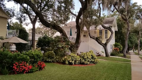 Popular Airbnb listing: Cottage Apartment on the Bayou in Tarpon Springs