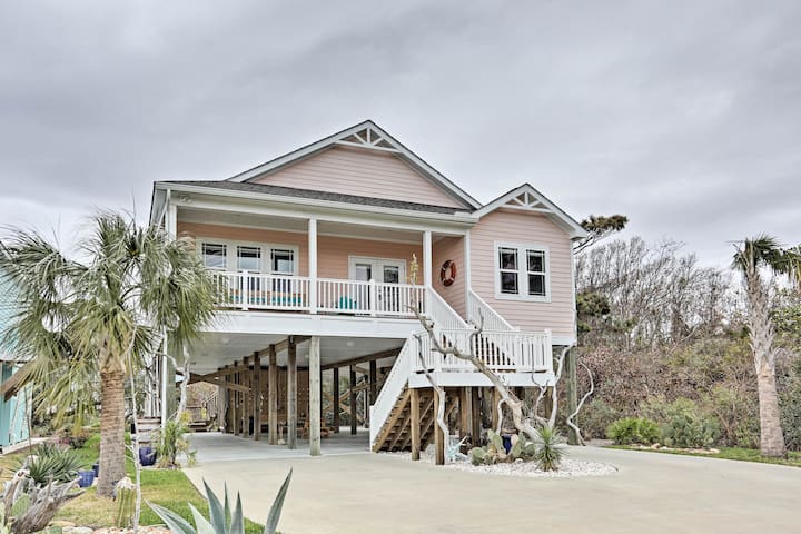 Spacious 'Pink Flamingo' Home - Walk to Beach