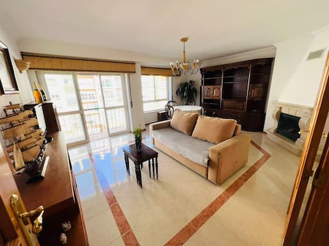 Spacious close city centre for families and groups