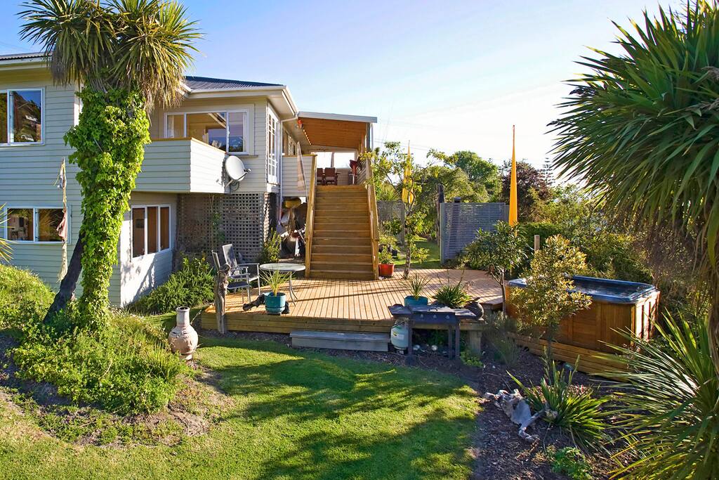 Lawn, spa and deck area