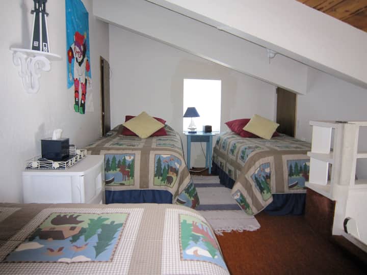Sleeping loft - 1 full size bed & 2 twin beds