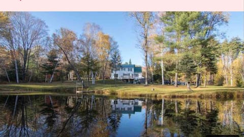 Tranquil, private 4 bedroom 3 bath pond/hot tub