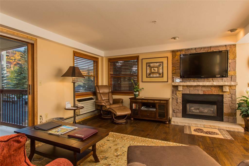 Couch,Furniture,Entertainment Center,Oven,Screen