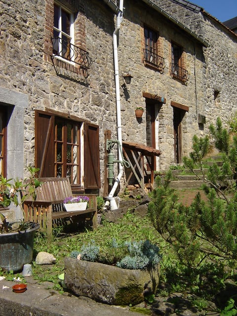 Successful Airbnb property: complete comfortable 6-personshouse in Hastière