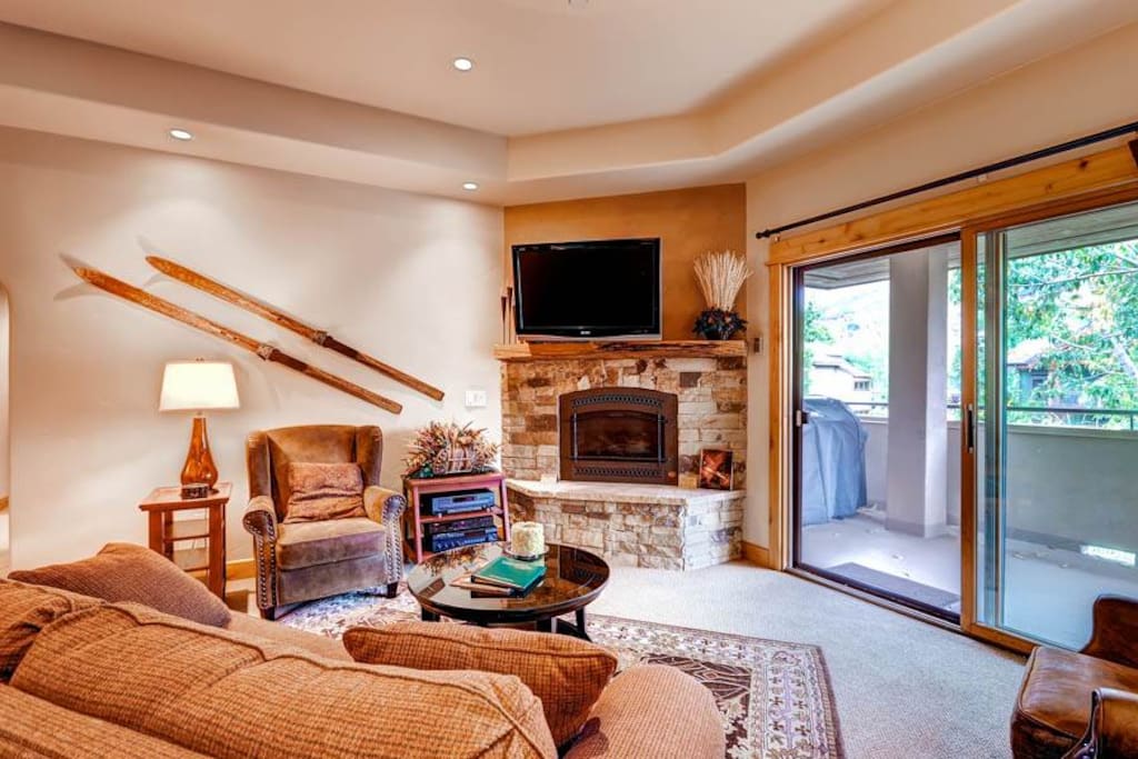 Couch,Furniture,Fireplace,Hearth,Indoors