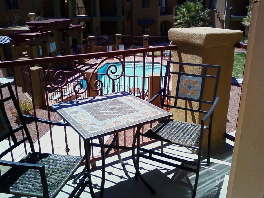 Balcony bistro