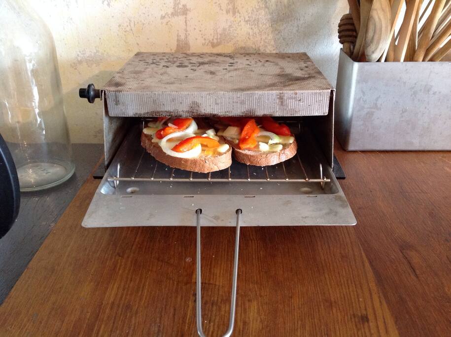 Old NDR grill can make a magic with a bread.