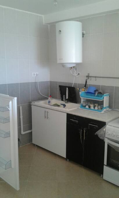 Cumulus pour eau Chaude
Réfrigérateur
Cuisinière
Vaisselle