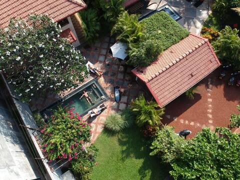 Flow Villa: Six Surf Spots a Five Minute Walk