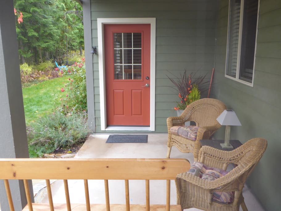 Private Entrance and Sitting Area