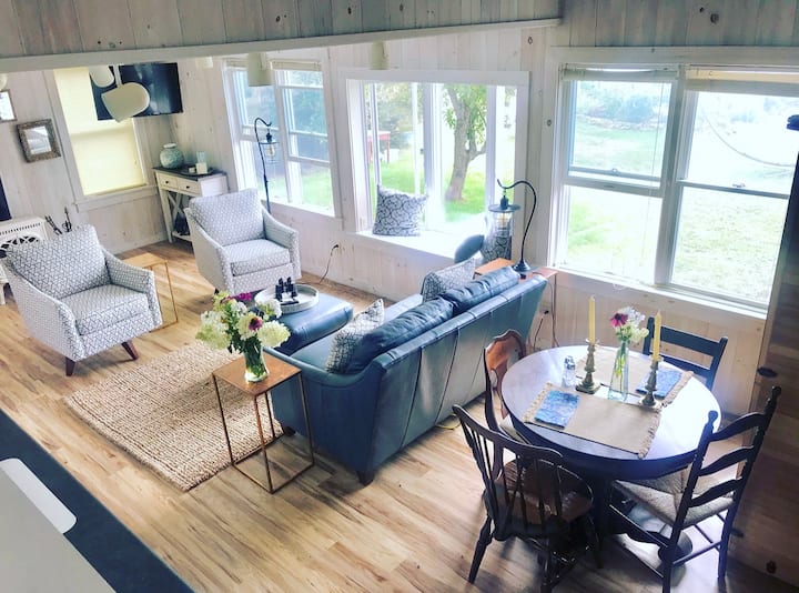 Private oceanfront cottage- Steps to Penobscot Bay