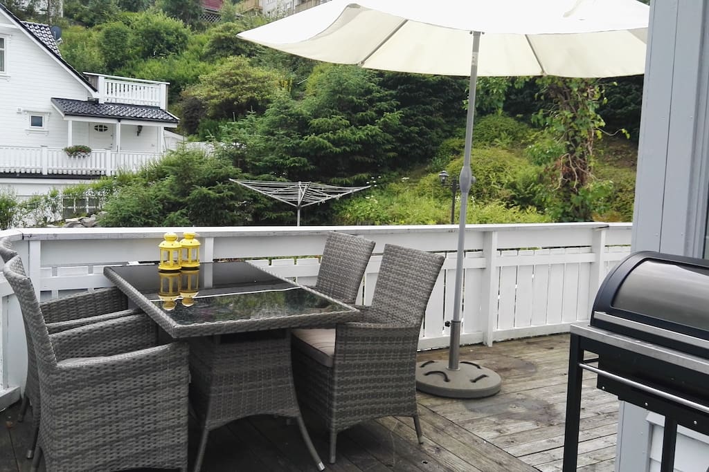 Spacious veranda for meals or relaxation. Gas-grill avaliable.