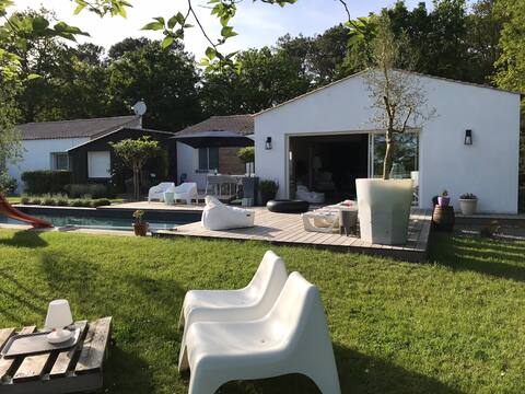 8-person house in the heart of the fir tree/pool