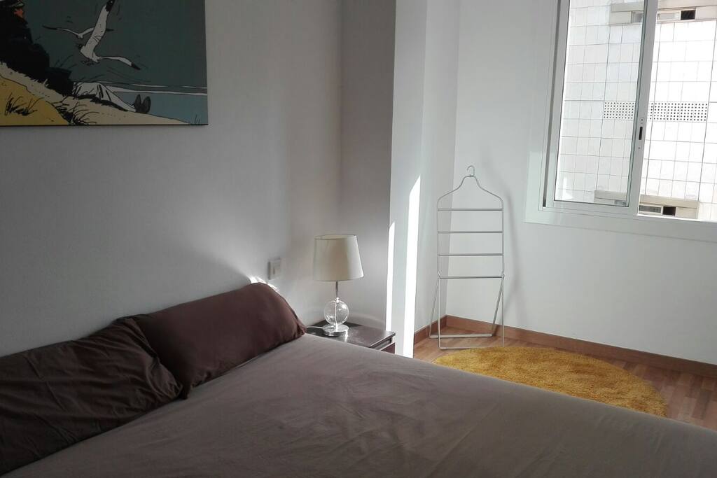 Queen size bed in a comfy and silent bedroom
